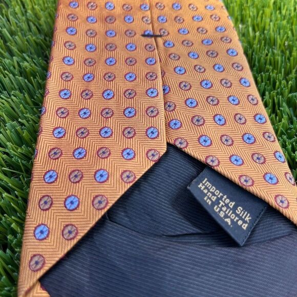 Hart Schaffner Marx 100% Silk Gold Geometric Pattern Tie - Picture 6 of 8